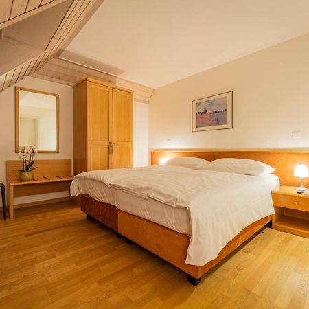 Hotel Du Cheval Blanc - City Center Булле Екстериор снимка