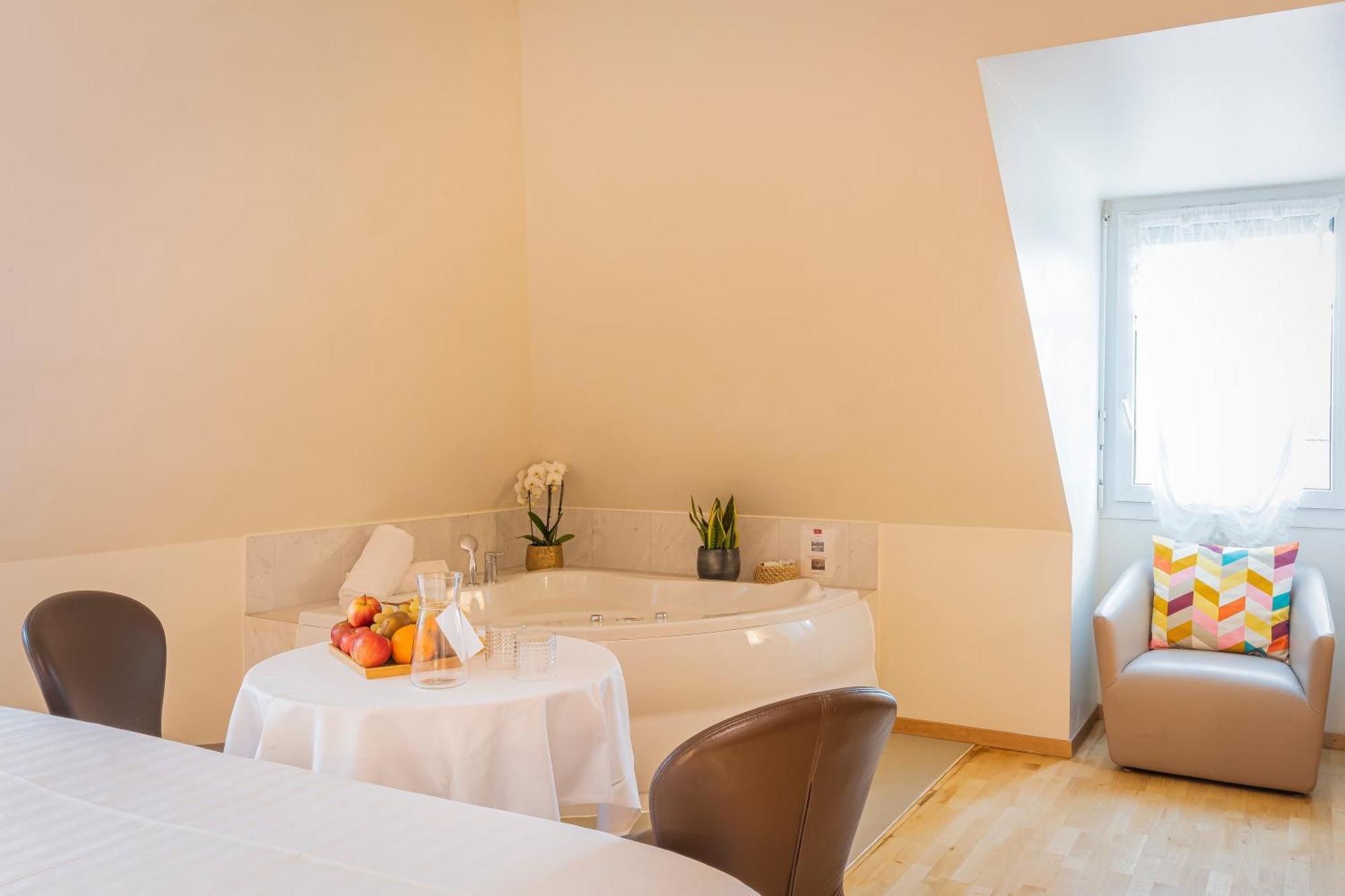 Hotel Du Cheval Blanc - City Center Булле Екстериор снимка