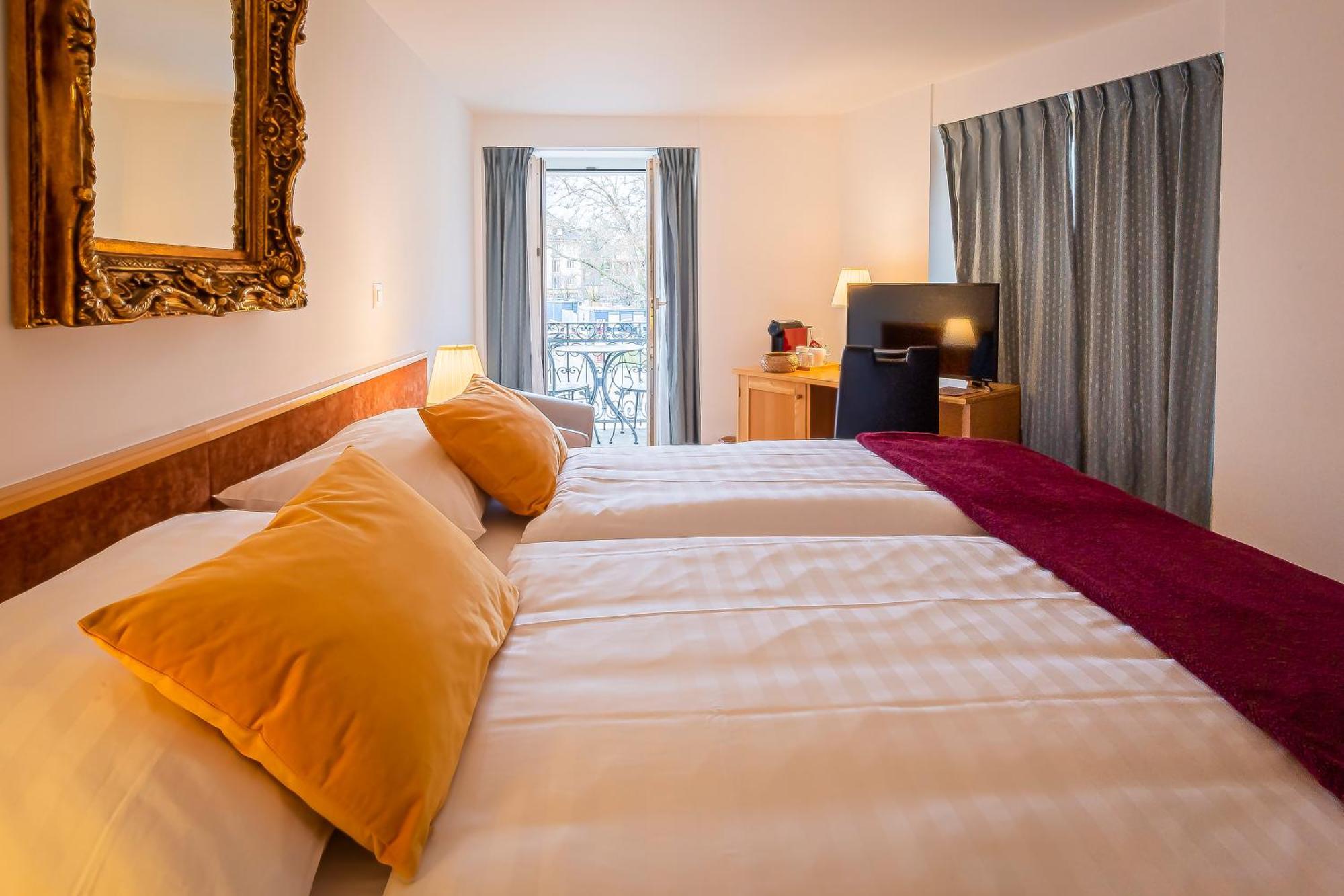 Hotel Du Cheval Blanc - City Center Булле Екстериор снимка